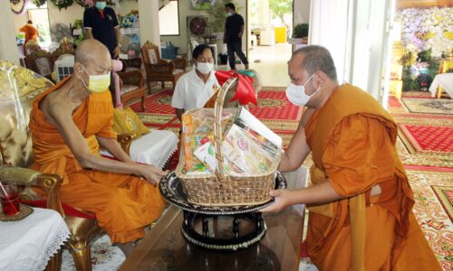 คณะสงฆ์อำเภอเมือง อำเภอพระประแดง และคณะครู โรงเรียนหาดอมราอักษรลักษณ์วิทยา ร่วมเป็นเจ้าภาพพิธีสวดพระอภิธรรมรสรีระสังขาร พระอธิการสำเนา สิริปญฺโญ