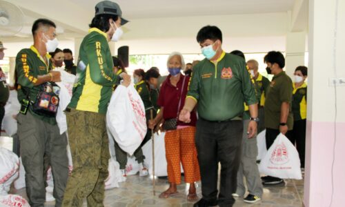 มูลนิธิร่วมกตัญญู ร่วมกับวัดหัวลำโพง (พระอารามหลวง) จัดพิธีมอบทุนการศึกษา ประจำปีการศึกษา 2565 ให้แก่เด็กนักเรียนโรงเรียนวัดศรัทธาภิรม จังหวัดสิงห์บุรี
