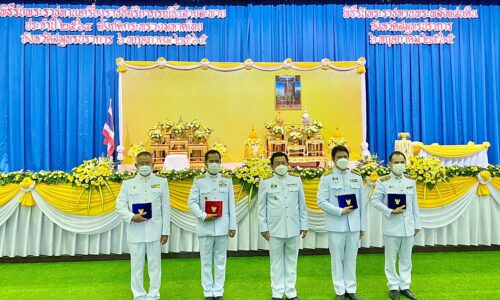 จังหวัดสมุทรปราการ จัดพิธีรับพระราชทานเครื่องราชอิสริยาภรณ์ ชั้นสายสะพาย ประจำปี 2564