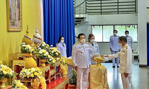 จังหวัดสมุทรปราการจัดพิธีรับพระราชทานพระพลังแผ่นดิน มอบให้กับรองผู้ว่าราชการจังหวัด ปลัดจังหวัดและนายอำเภอ