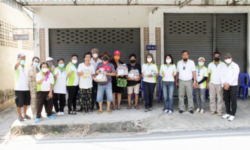 วรพร อัศวเหม และทีมงานกลุ่มสมุทรปราการก้าวหน้า ลงพื้นที่ชุมชนวัดพุทธฯ มอบถุงยังชีพ ให้ผู้สูงอายุ และผู้ที่ได้รับผลกระทบจาก โควิด-19