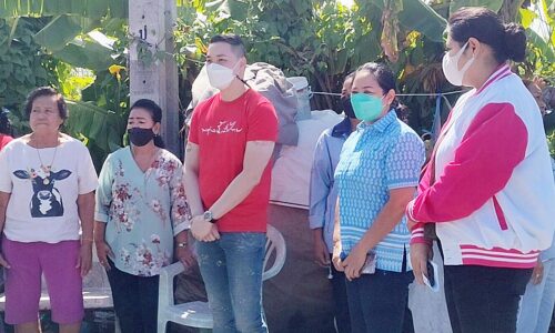 ภิญโญจับมือ พม จังหวัด และเทศบาลตำบลบางปู ลงพื้นที่ช่วยยายวัย 71 ปีอาศัยเพิงพักหลับนอนมากว่า 20 ปี
