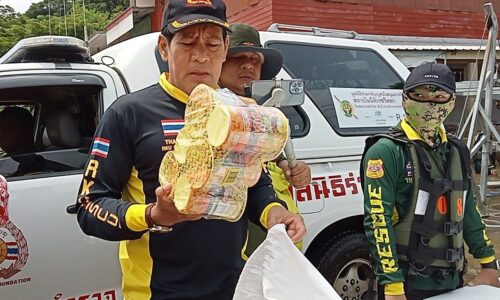 มูลนิธิร่วมกตัญญู ลงพื้นที่ช่วยเหลือผู้ประสบอุทกภัย ชุมชนท่ากอไผ่ ต.วารินชำราบ อ.วารินชำราบ จ.อุบลราชธานี