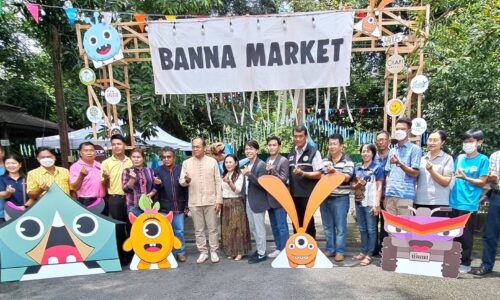เปิดตลาด Banna Market ตลาดในร่ม ท่ามกลางต้นไม้ใหญ่ ที่รวบรวมอาหารหลากหลาย เพลินกับงานคราฟท์ ที่มีสินค้ามากมายจากหลายพื้นที่ รวมถึงดนตรีเพราะๆ กิจกรรมworkshop ของแถมของแจกมากมาย ที่ จ.นครนายก