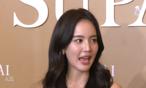 โบว์ เมลดา” มอบแหวนเป็นของขวัญวันเกิด ให้ “อาเล็ก” เขินโดนแซวเหมือนถ่ายพรีเวดดิ้ง